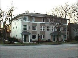 1502 W State St, Geneva, IL 60134