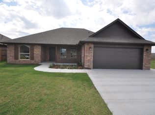 632 Kings Mnr, Moore, OK 73160