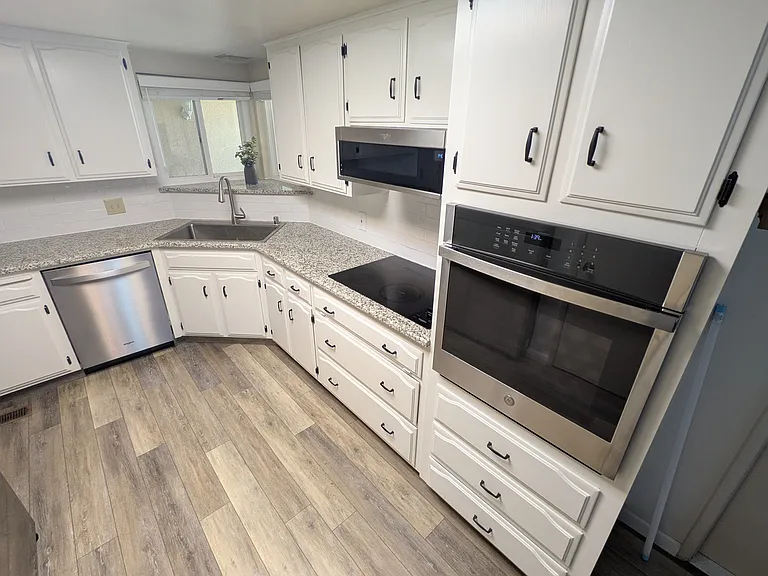 1031 W Fremont Ave — Photo 11
