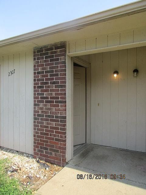1st image of 2307 W Meadow Dr