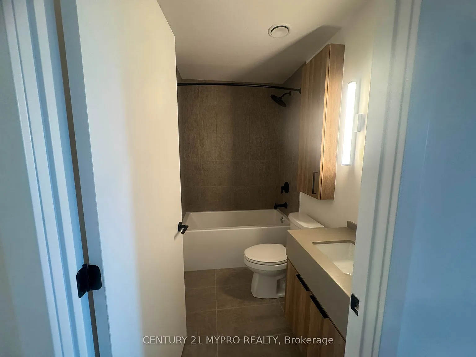 2 bed, $3,600 — Photo 4