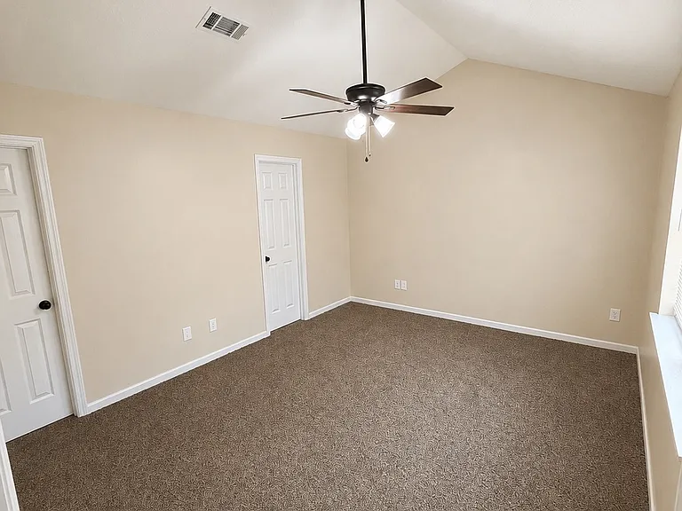 220 Hayden Ave — Photo 5