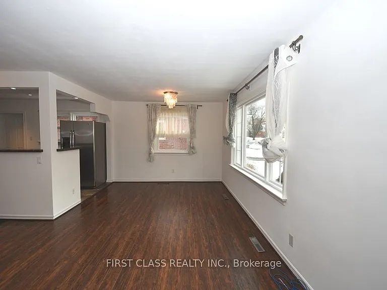 87 Vauxhall Dr — Photo 3