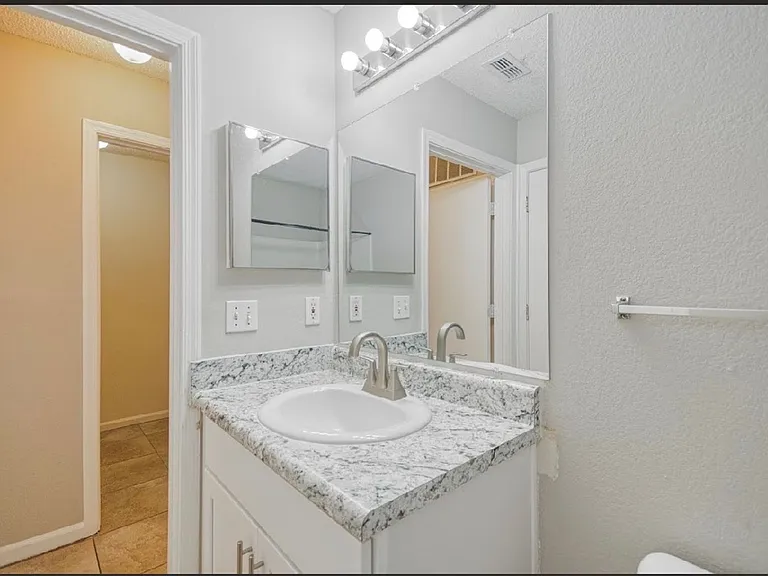 2912 Capital Park Dr — Photo 10