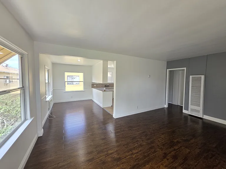 8706 Parthenia Pl #8 — Photo 19