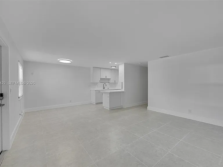 808 SW 12th Ct #808 — Photo 2