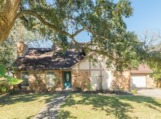 62 Thistle Ct, Lake Jackson, TX 77566