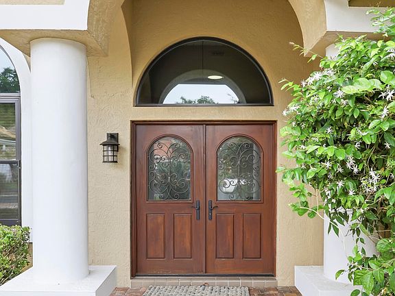 4th image of 786 Florencia Cir