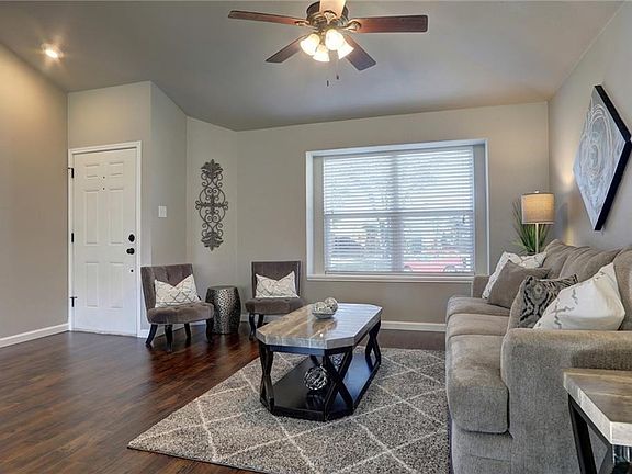 3rd image of 1738 Canterbury Ln