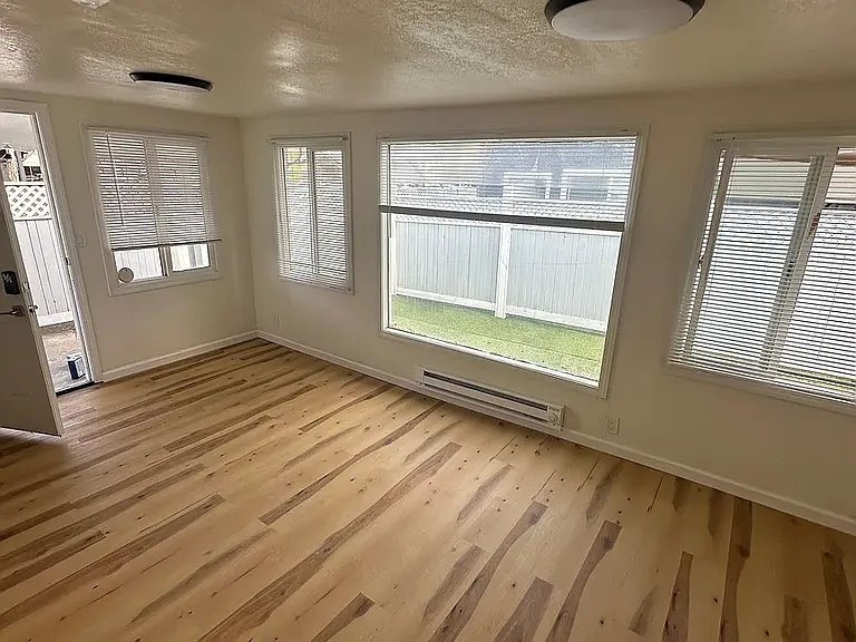 308 Richmond Ave #B — Photo 12