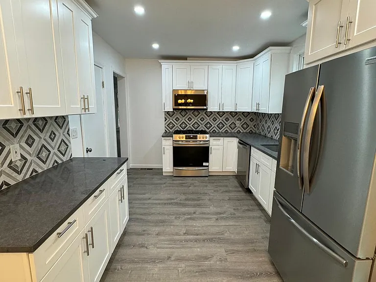 323 N Main St — Photo 6