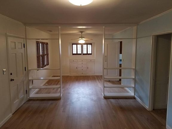 Living room/ dining area