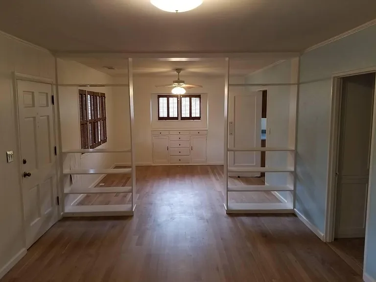 Living room/ dining area