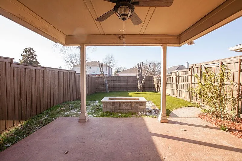 3 bed, 2.0 bath, 1525 sqft, $2,100 — Photo 2