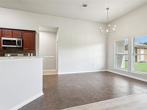 4th image of 22165 Fen St