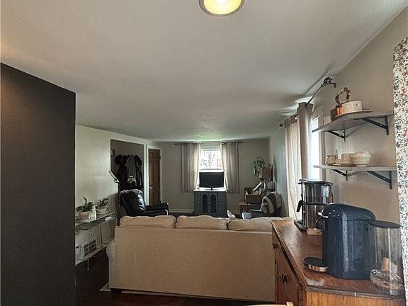 5th image of 107 Fowler Ave