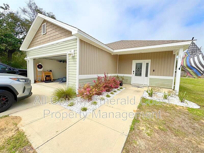 1st image of 282 Magnolia St