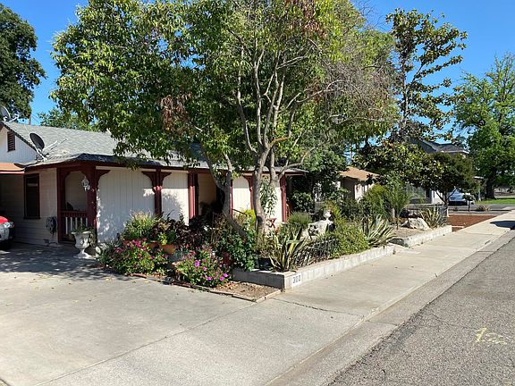 2nd image of 300 S Oakhurst St