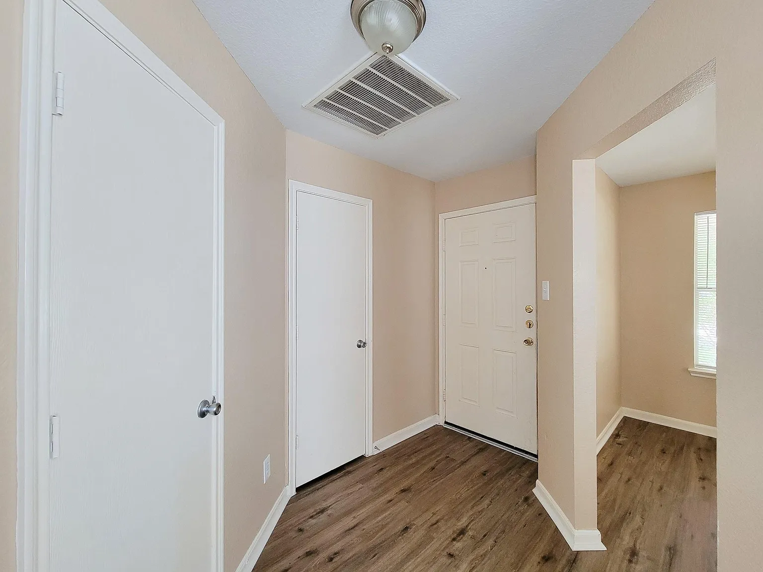 3 bed, 2.5 bath, 1845 sqft, $1,550 — Photo 4