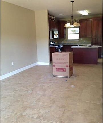 3rd image of 124 Village Oaks Blvd