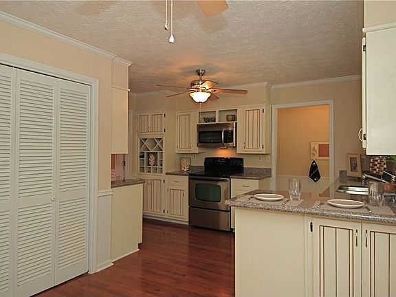 Kitchen w/granite countertops, ss appliances, h/w floors.
