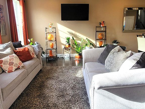 3rd image of 15613 Burford Ln