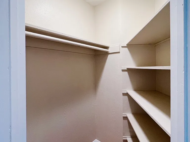 El Camino Real Apartments — Photo 27