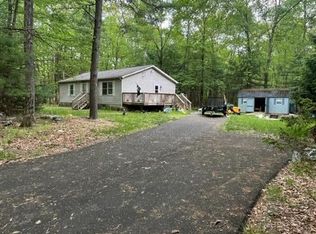 100 Cranberry Ln, Milford, PA 18337