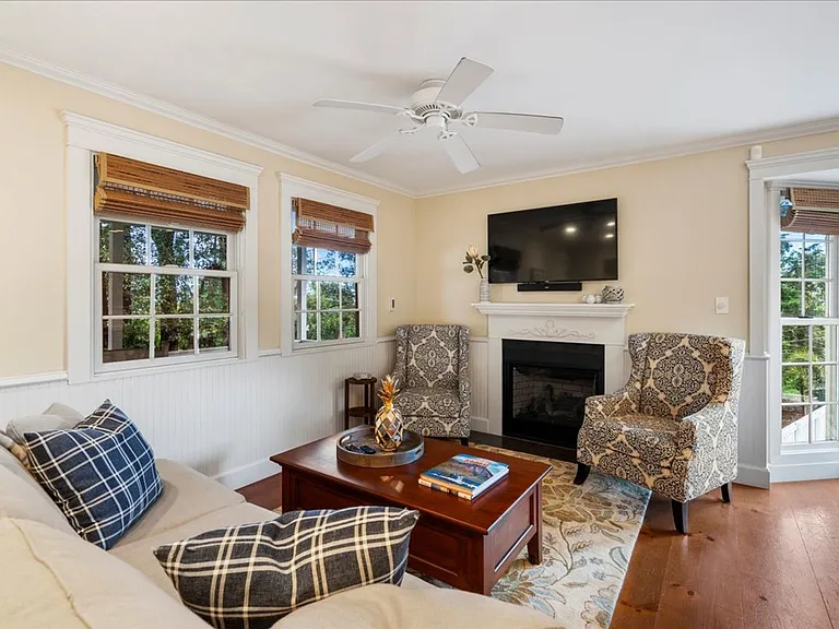 1615 Olinda Rd — Photo 3