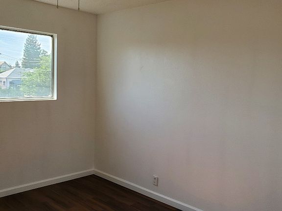 4th image of 646 W Iris Ave APT D