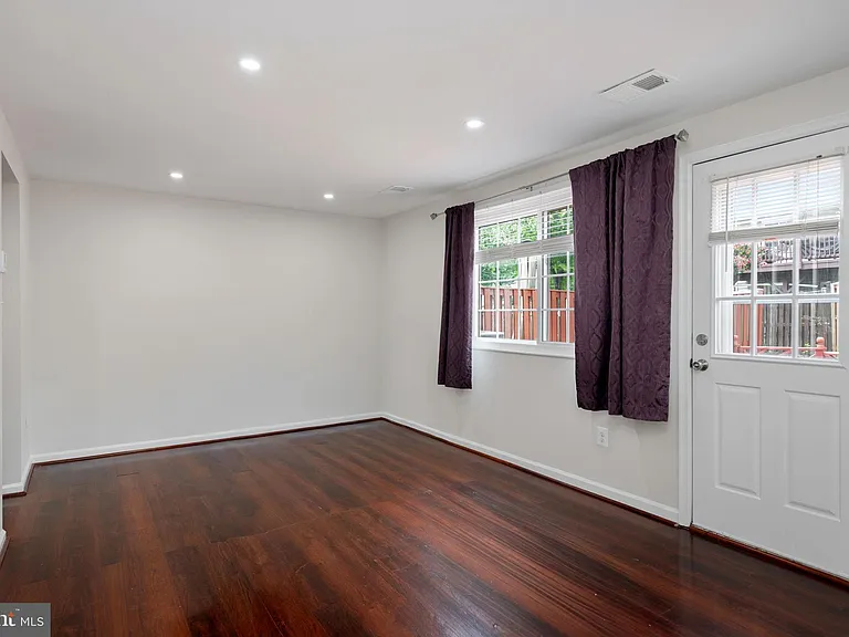 6324 Lightburn Ct — Photo 7