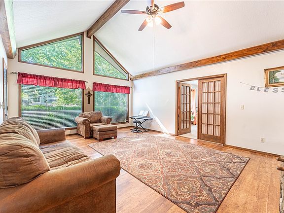4th image of 215 Redbud Ln NE