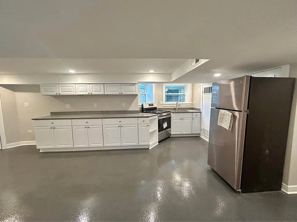 2 bed, 900 sqft, $1,900 — Photo 2