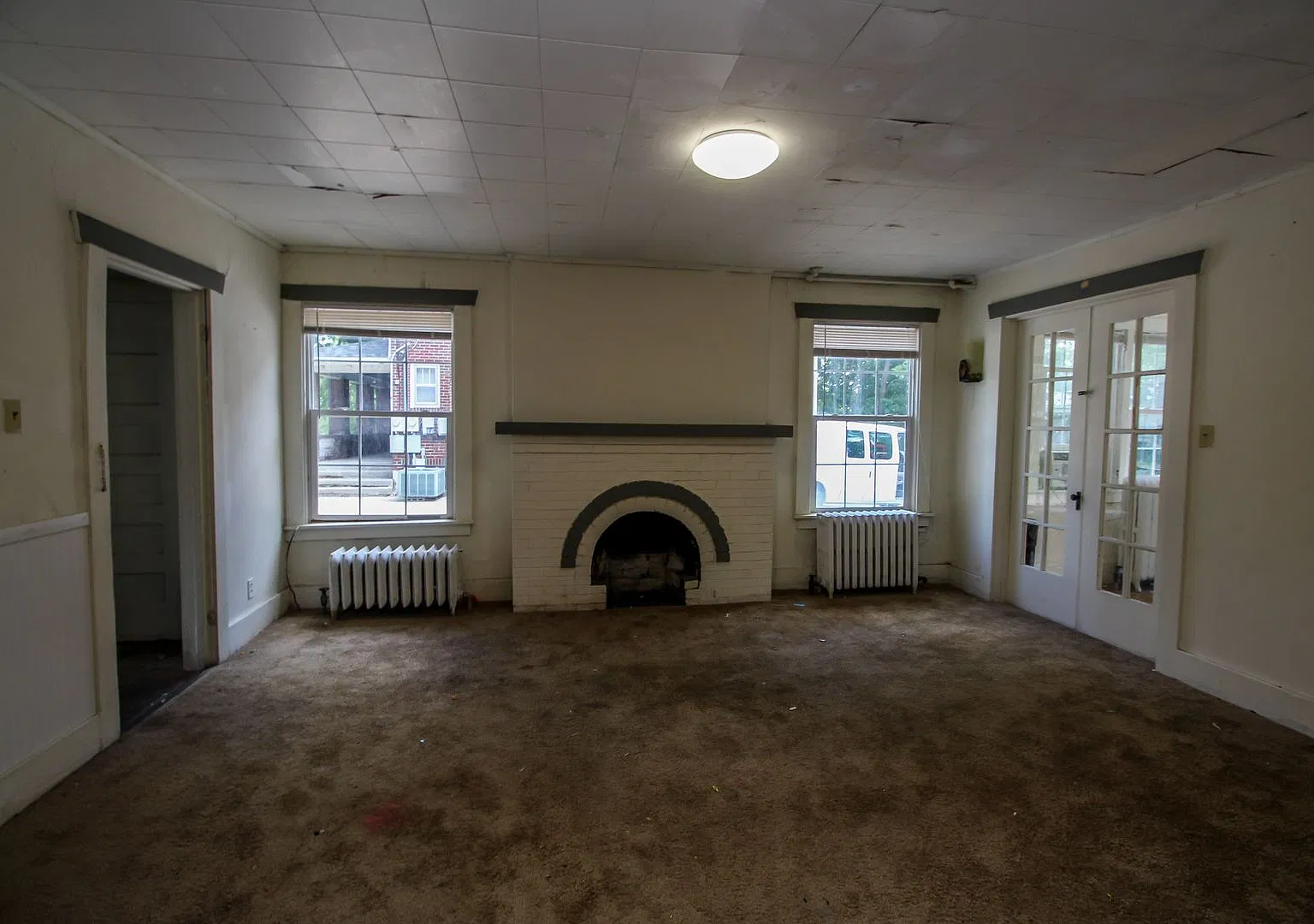 6 Bed 3 Bath House on East Campus! — Photo 4