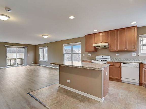 3rd image of 1281 Waverly Dr #2375