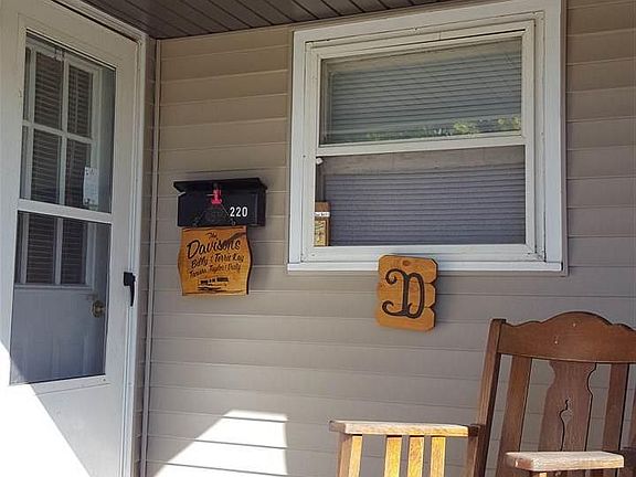 2nd image of 220 E Avenue D
