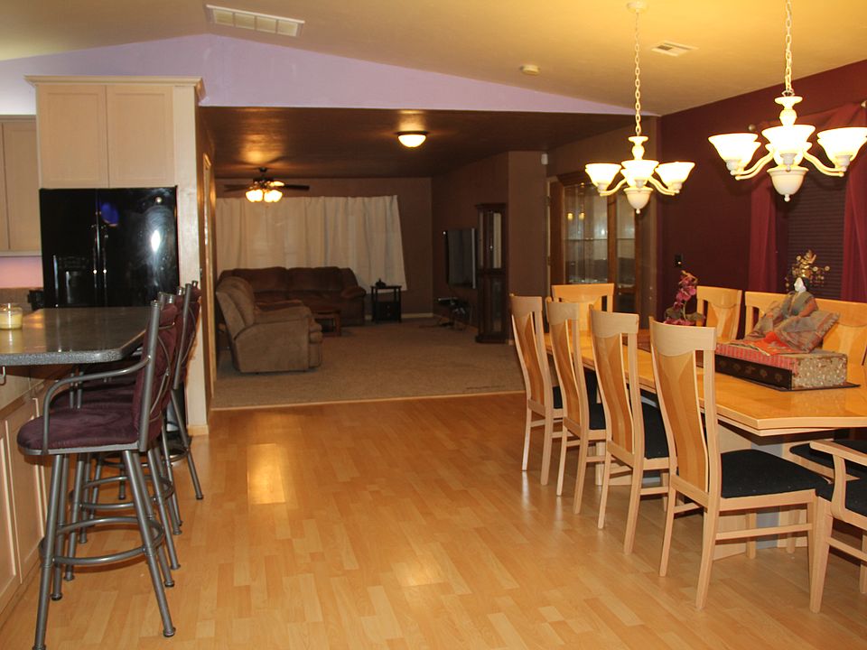 Open Concept Kitchen/DR