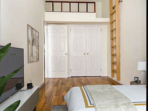 4th image of 7 W 73rd St APT 5A