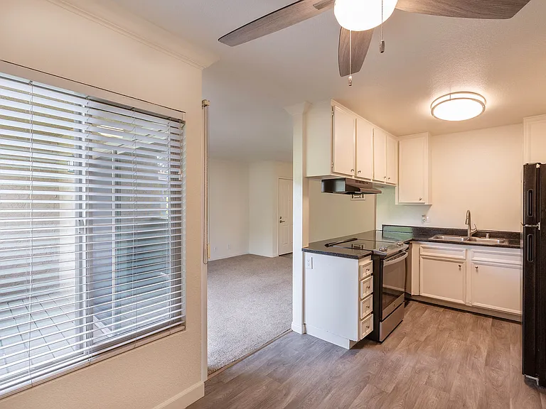 Elan Seacrest Apartment Homes — Photo 11