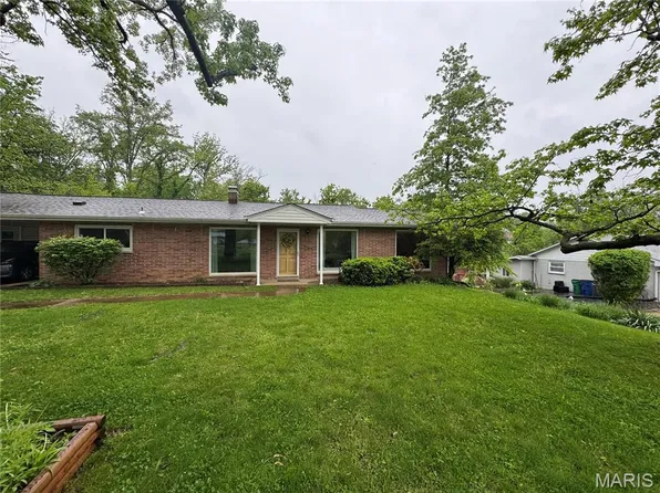 4 Country Squire Ln, Saint Louis, MO 63146
