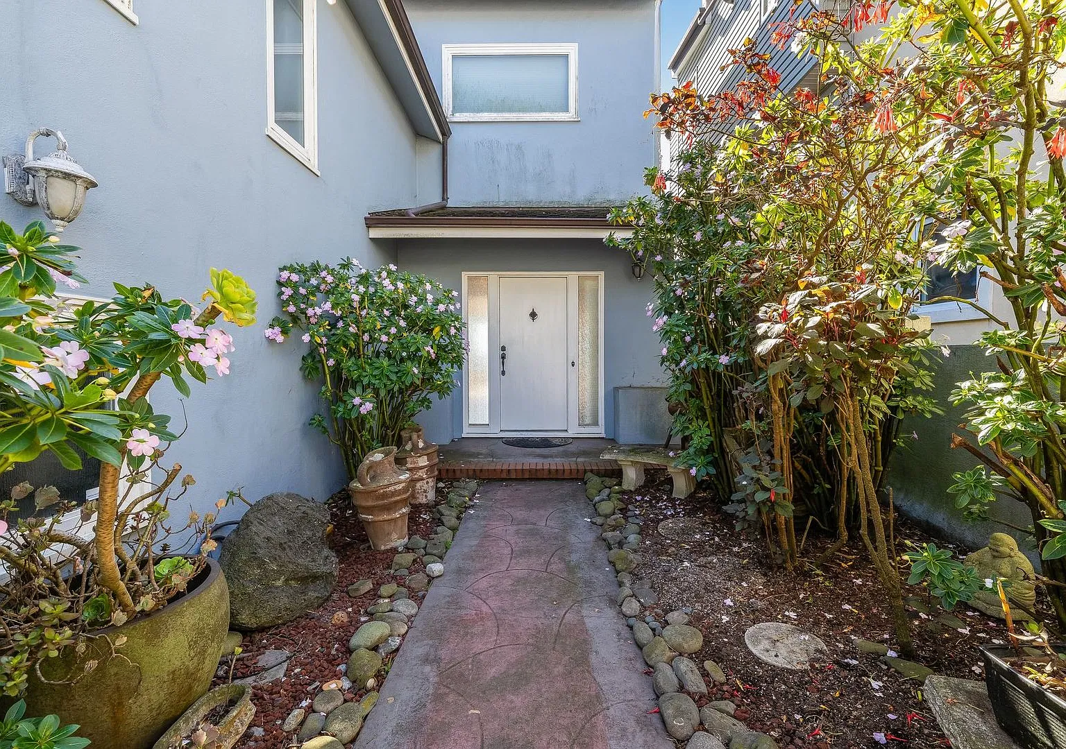 3BR/ 2 1/2 BTH pet friendly house with ocean views, deck, garage and laundry — Photo 4