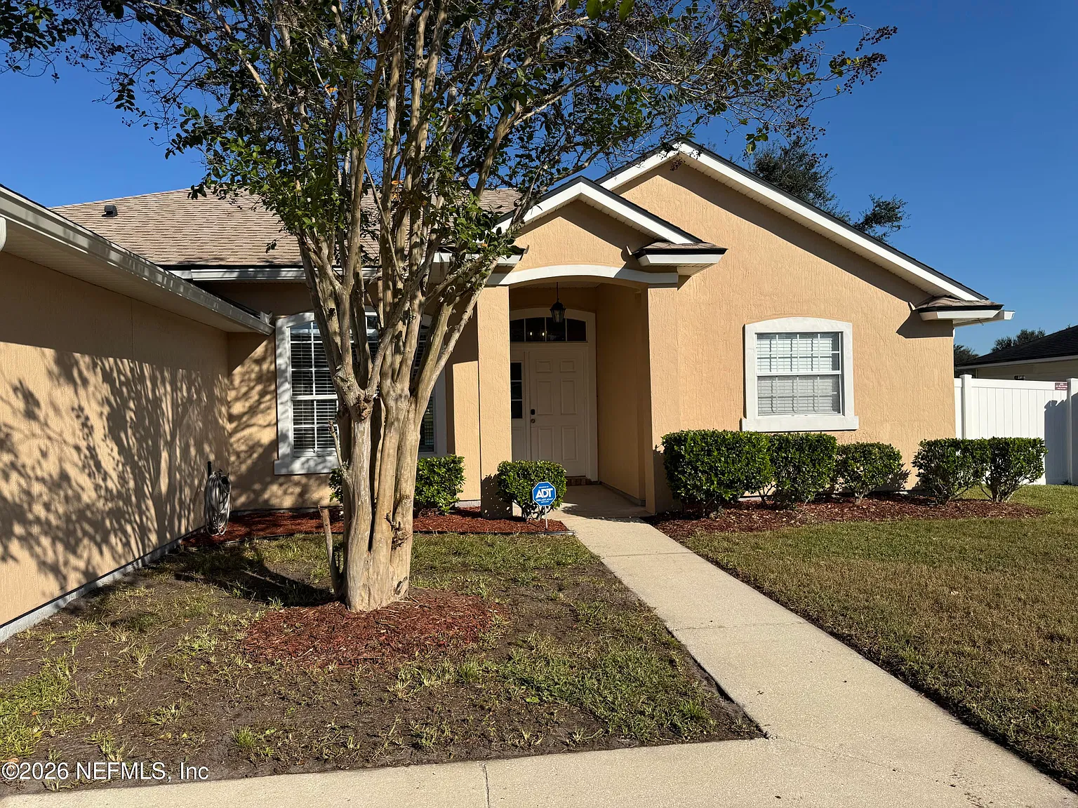 3 bed, 2.0 bath, 1583 sqft, $1,935 — Photo 3
