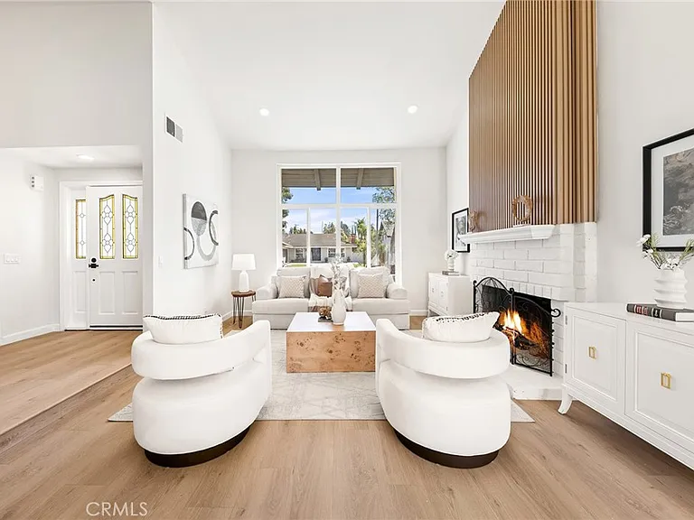 19841 Lombardy Ln — Photo 4