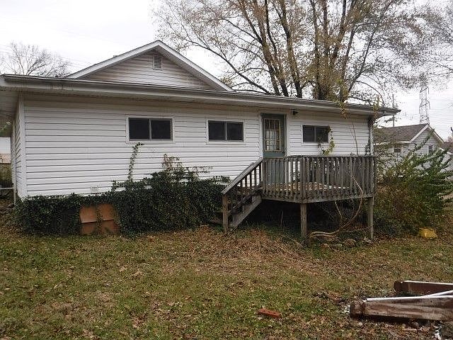 2nd image of 15 Wood St