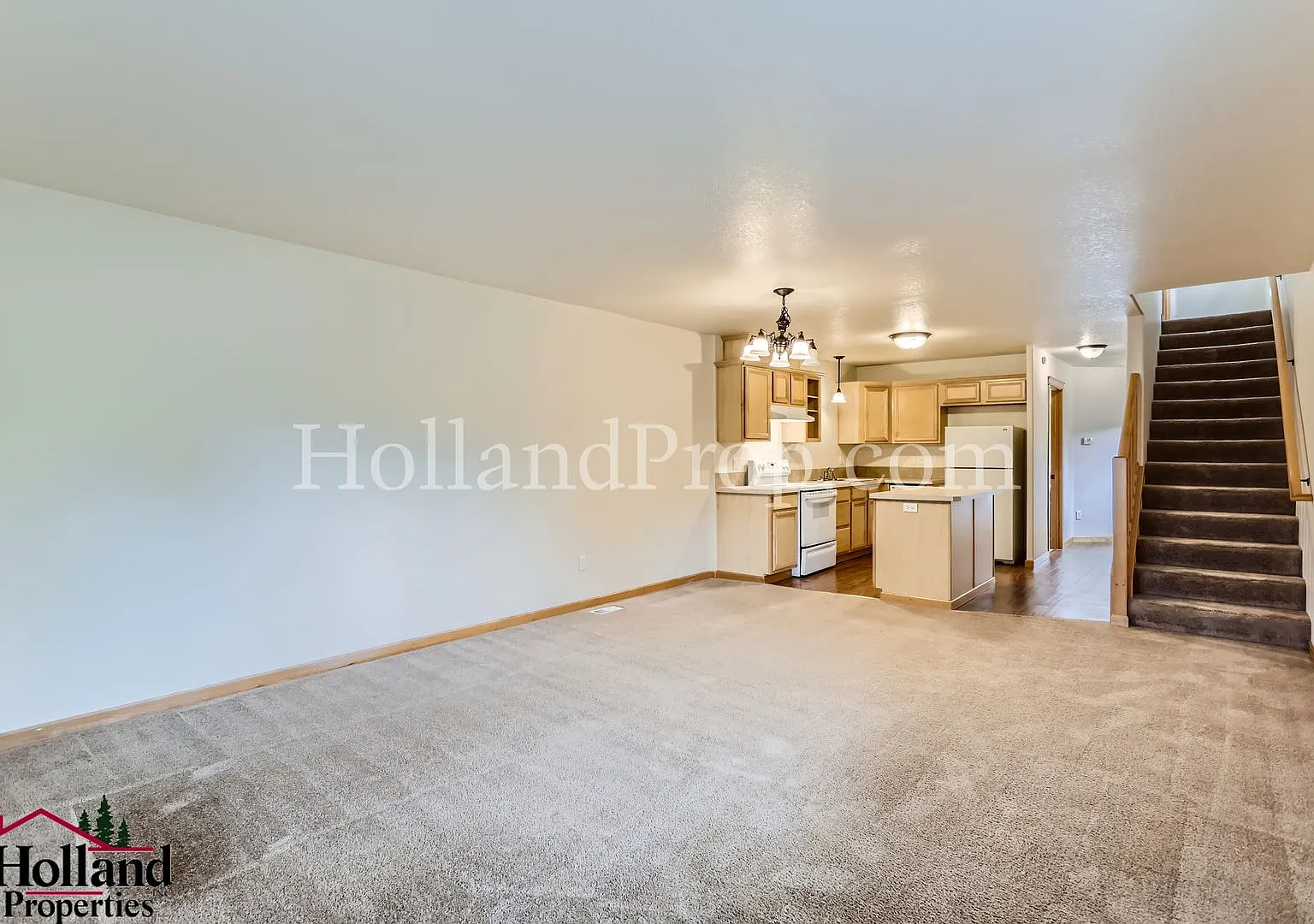 Charming 3-Bedroom Duplex In The Heart Of Woodstock! Best Price $2,295! — Photo 4