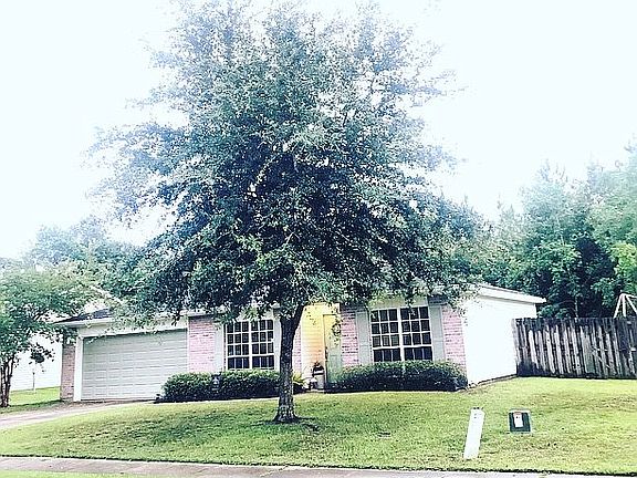 Quiet cul de sac , sidewalks