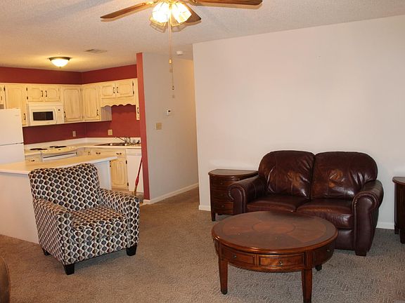 3rd image of 89 River Oaks Trce