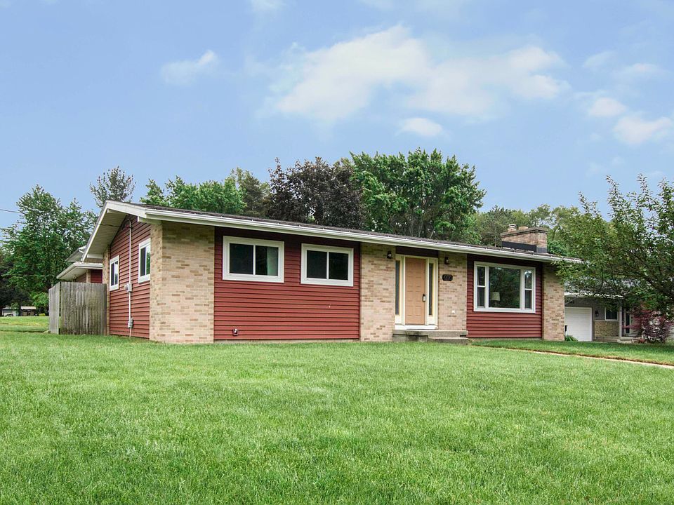 1st image of 2870 Leelanau Dr NE