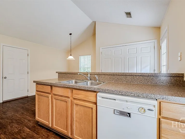 302 Shadowbrook Dr — Photo 12