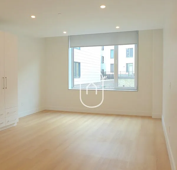 1112 Harrison Ave — Photo 2